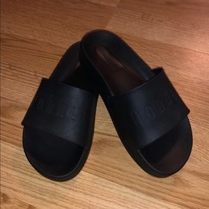 NOBULL Women Slides. Black.